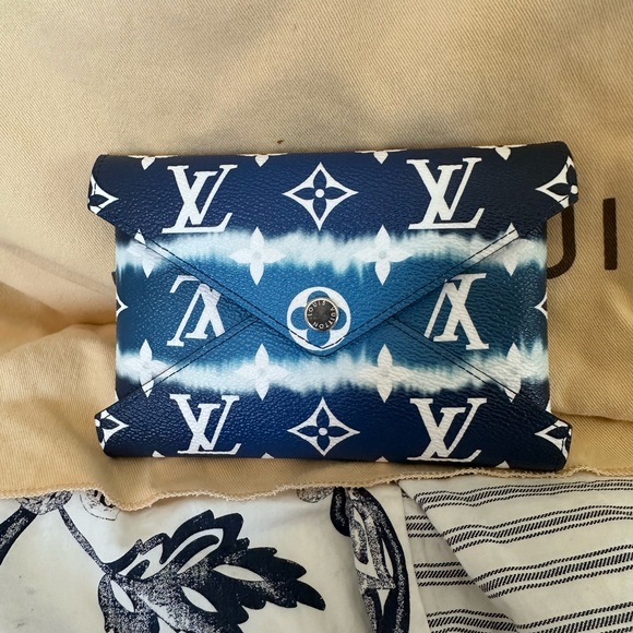 Louis Vuitton Blue Monogram Clutch - Picture 1 of 9